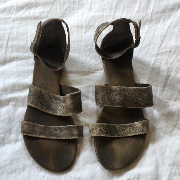 SOLD ✖️ FP Crowe Distressed Leather Sandals - Picture 1 of 7